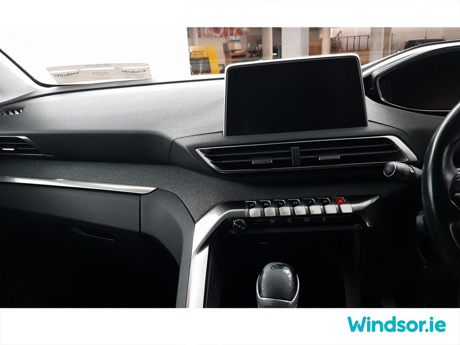 2020 Peugeot 5008 1.2 PureTech 130bhp Allure €29,995