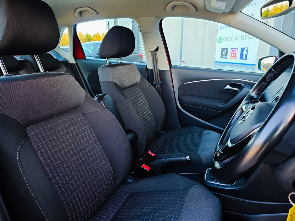 2017 Volkswagen Polo - image 8