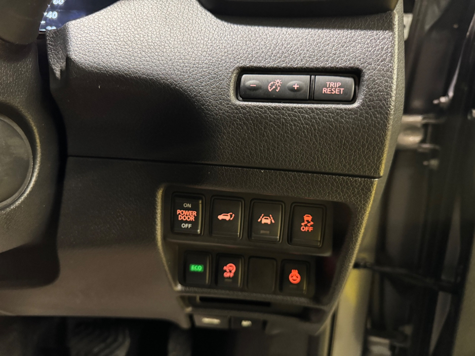 2018 Nissan X-Trail - image 25