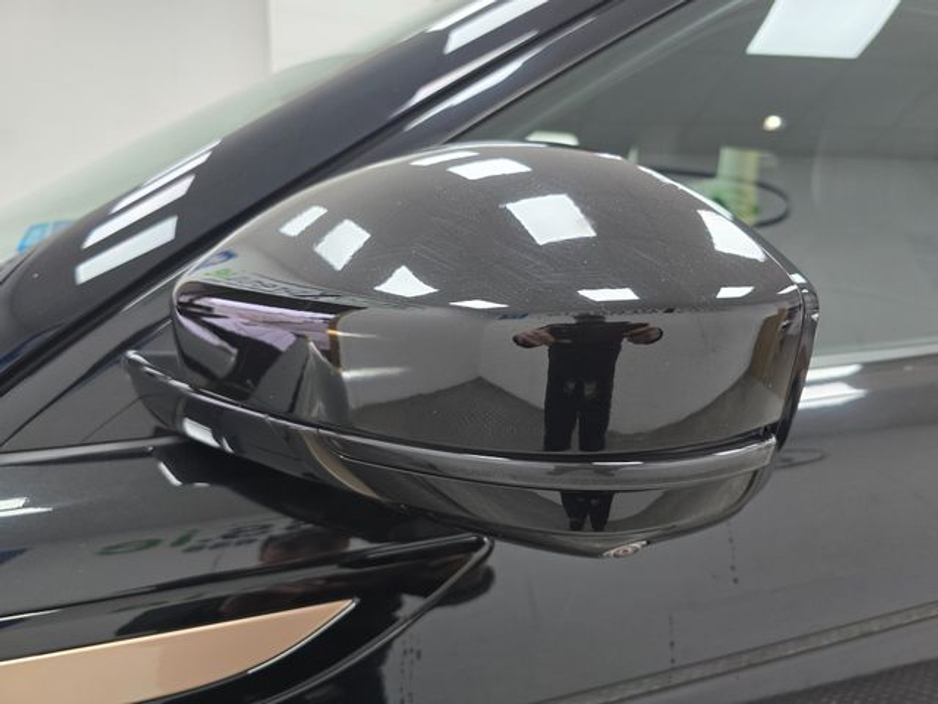 2021 Land Rover Range Rover Evoque - image 8