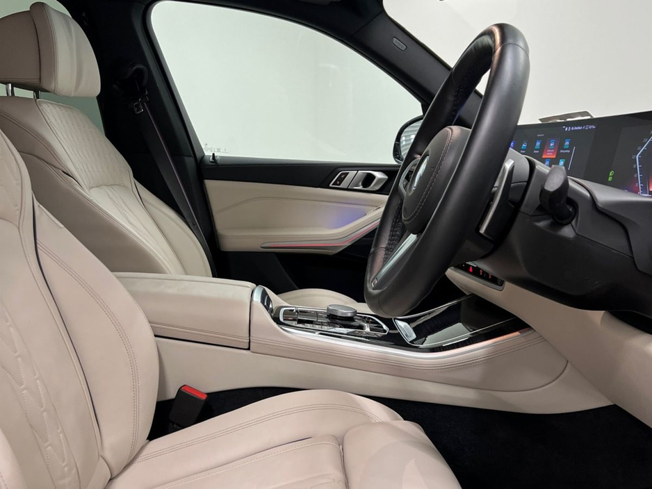 2025 BMW X5 - image 7