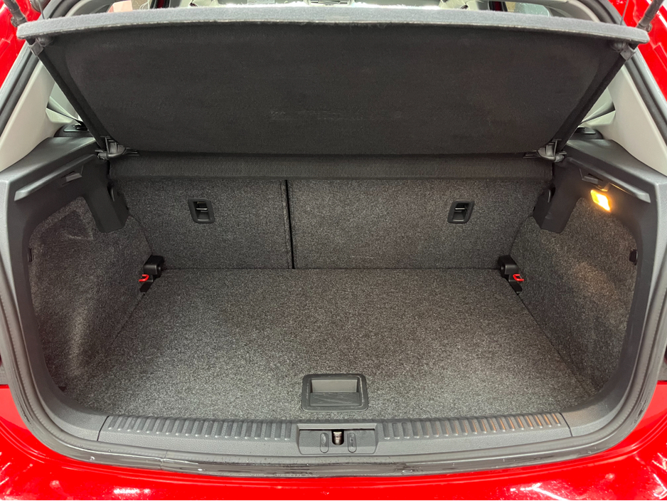 2014 Volkswagen Polo - image 7