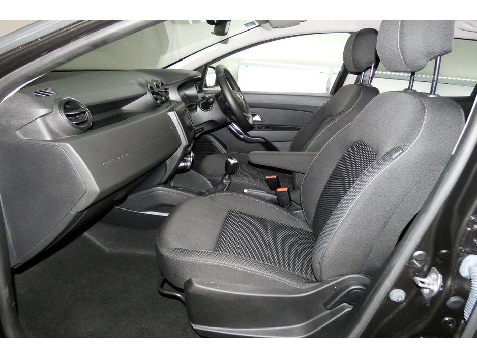 2020 Dacia Duster - image 14