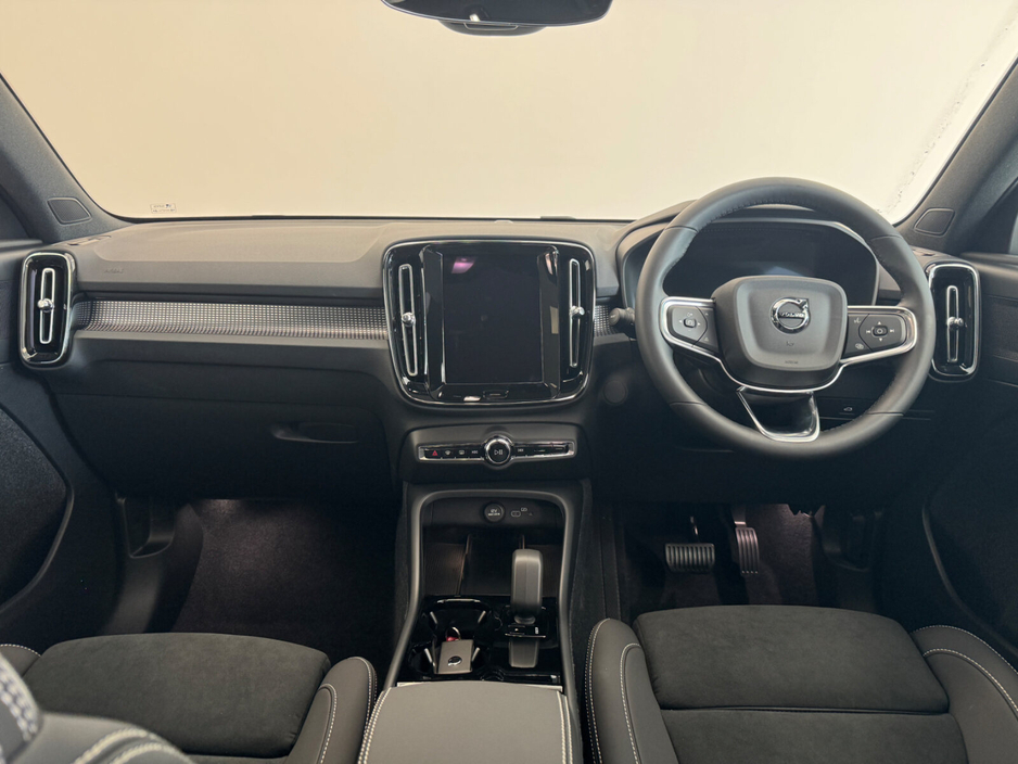 2026 Volvo EC40 - image 14