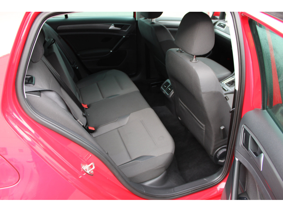 2018 Volkswagen Golf - image 13