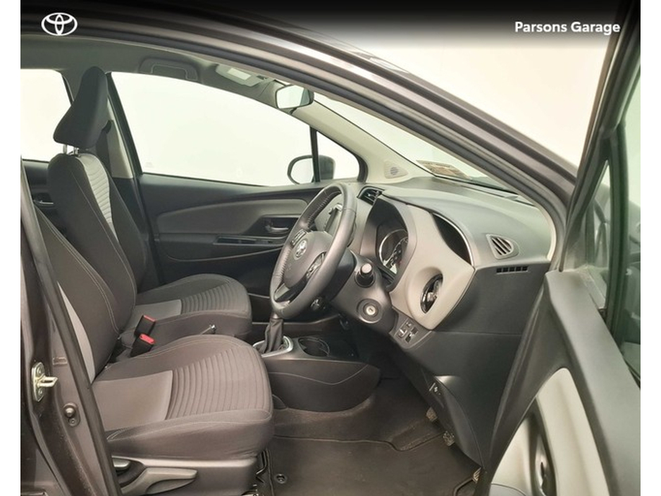 2020 Toyota Yaris - image 8