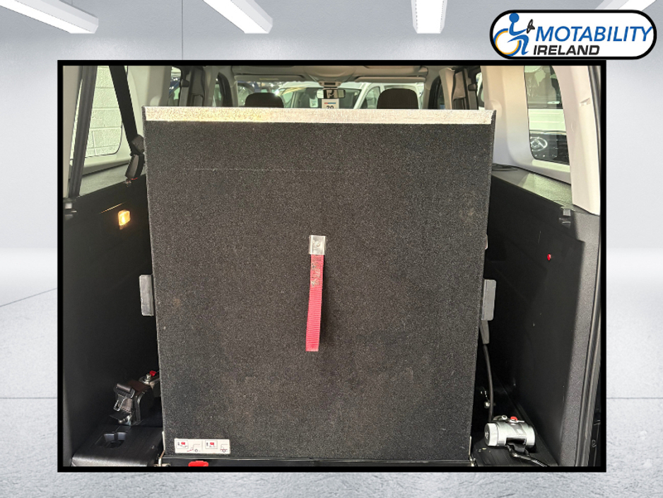 2023 Peugeot Rifter Wheelchair Accessible €42,995