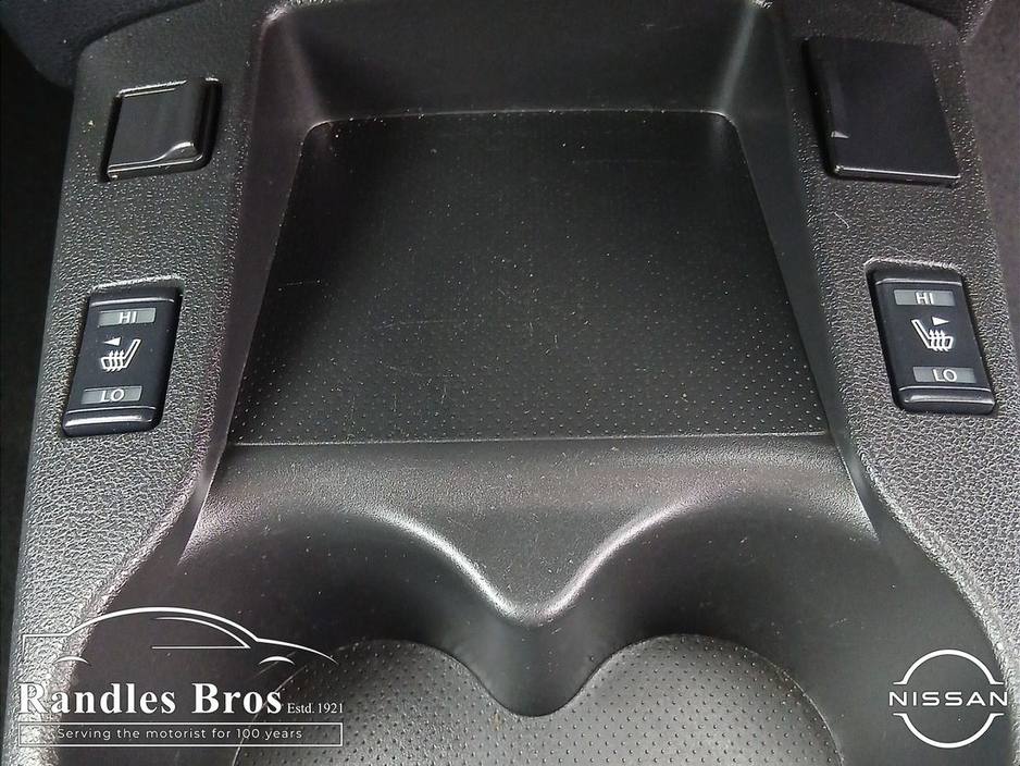 2016 Nissan Leaf - image 18