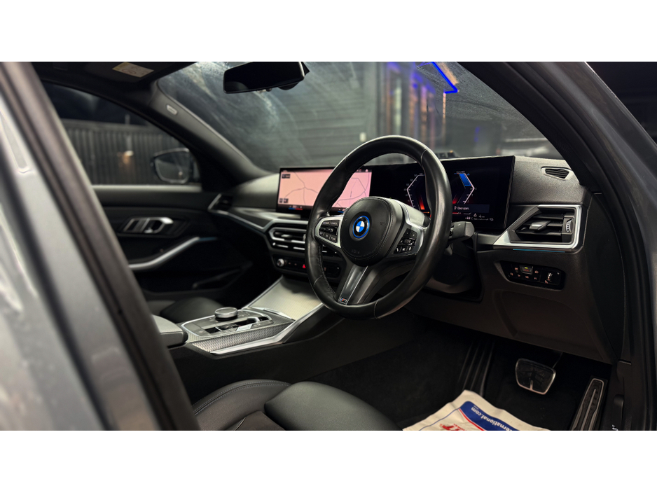 2023 BMW 3 Series 2023 (231) BMW 330e M-SPORT LCI *SUNROOF* €35,999