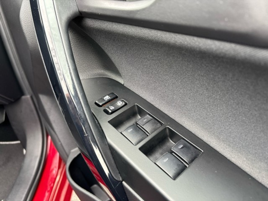 2018 Toyota Auris - image 10