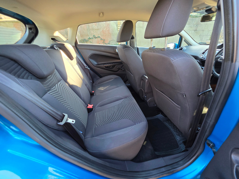 2014 Ford Fiesta - image 8