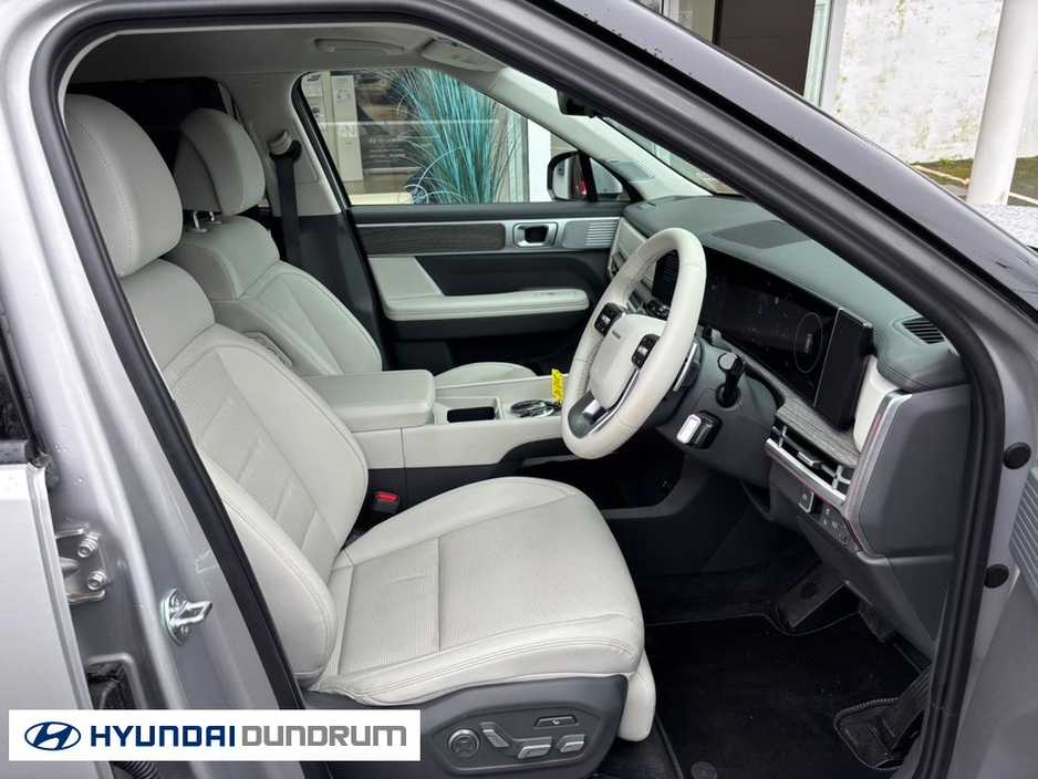 2025 Hyundai Santa Fe - image 13