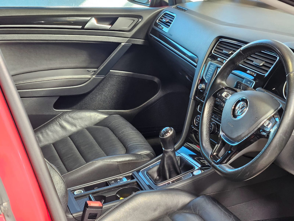 2017 Volkswagen Golf - image 14