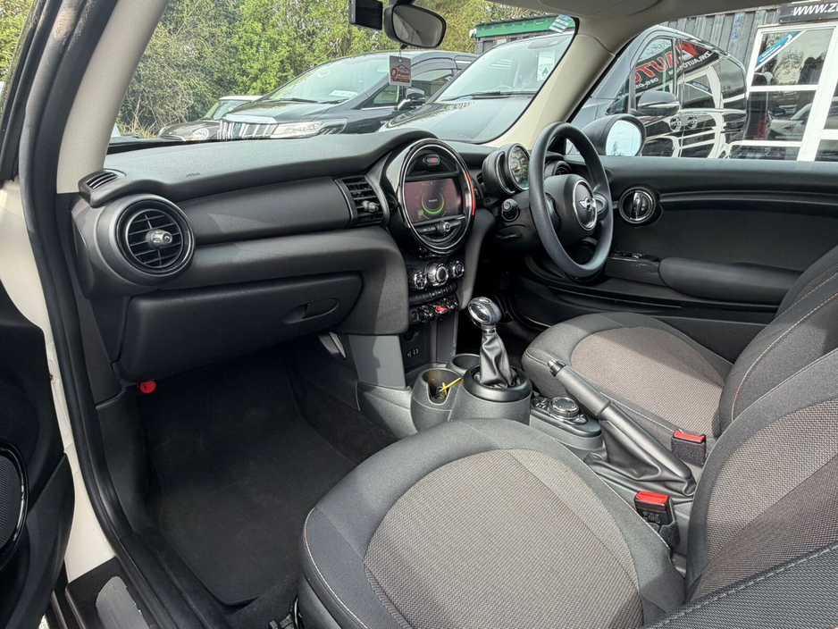 2016 MINI Hatch - image 13