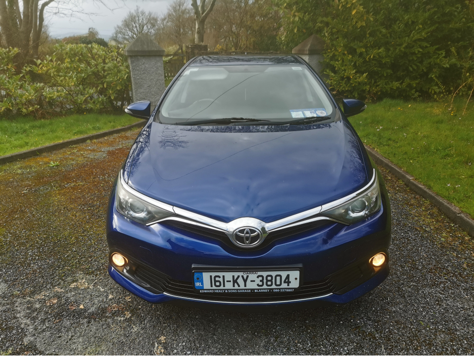 2016 Toyota Auris - image 2