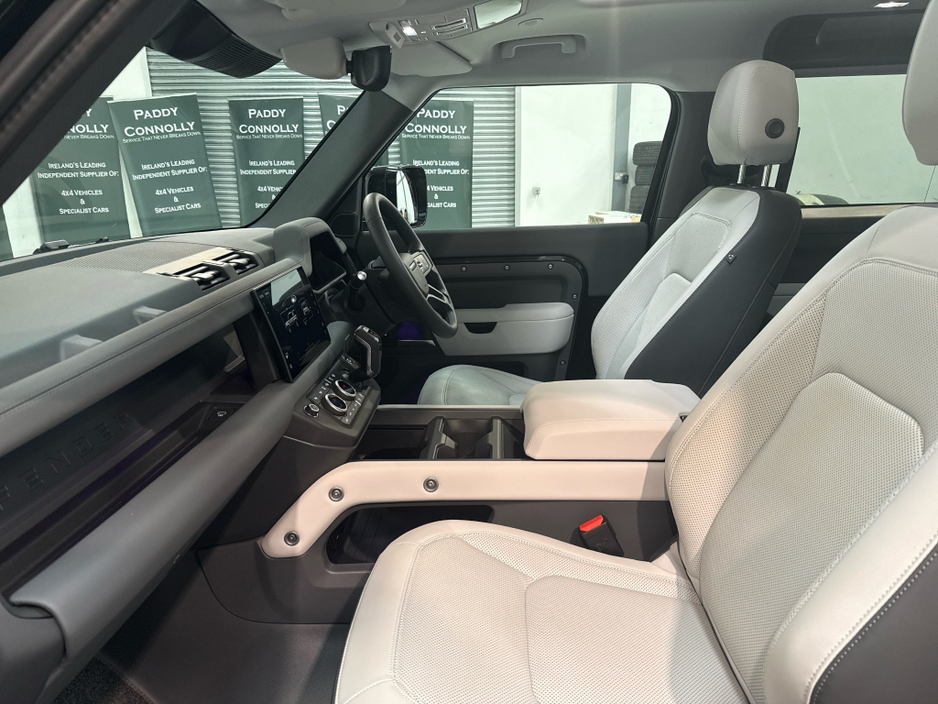 2025 Land Rover Defender - image 10