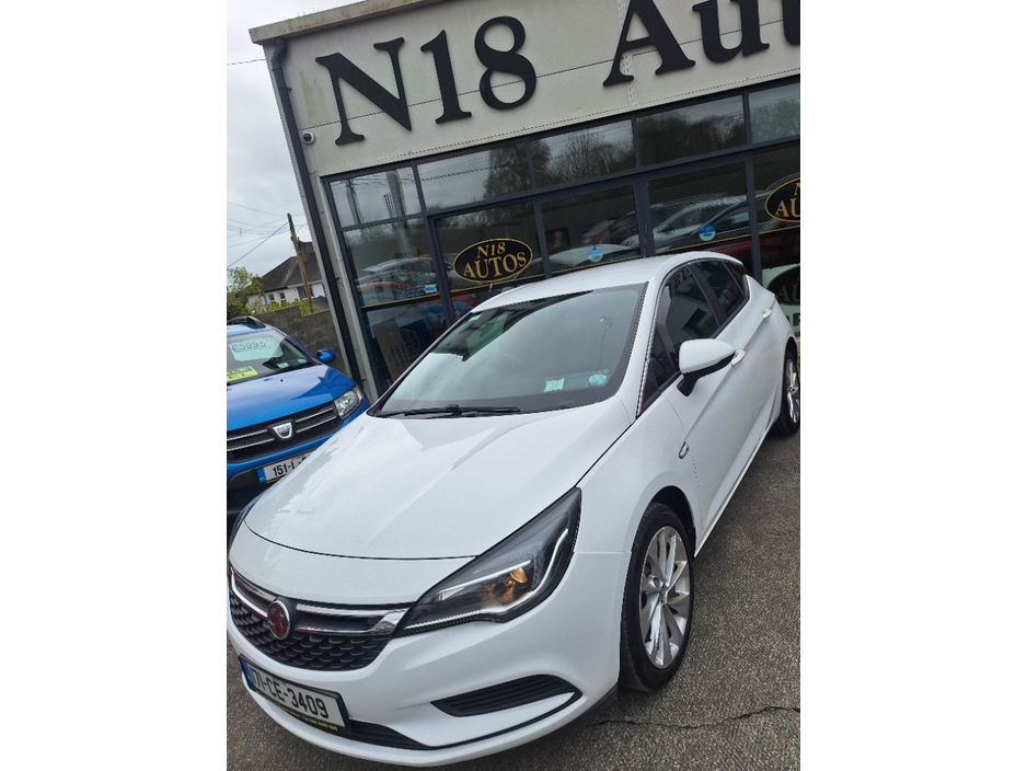 2017 Vauxhall Astra - image 3