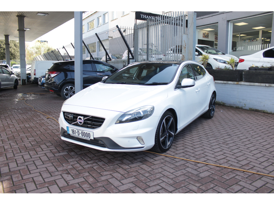 2016 Volvo V40 - image 8