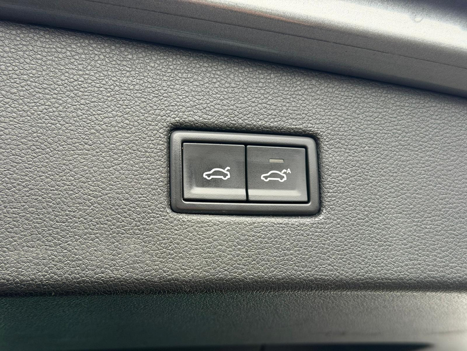 2017 Volkswagen Tiguan - image 31