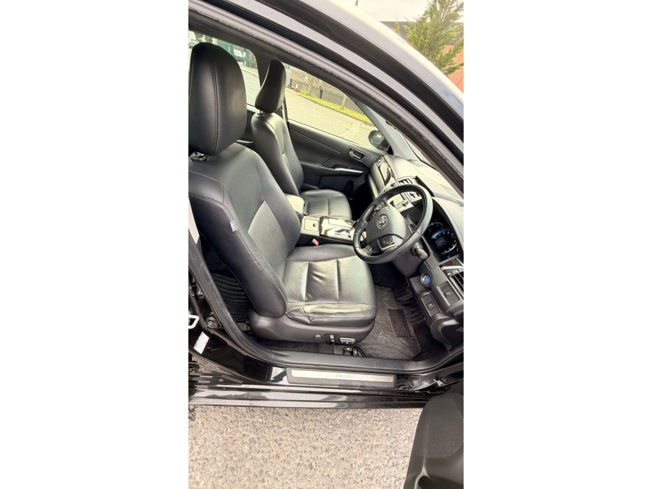 2013 Toyota Camry - image 10