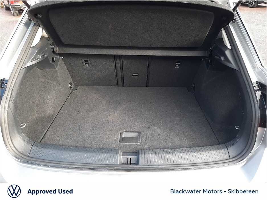 2022 Volkswagen T-Roc - image 10