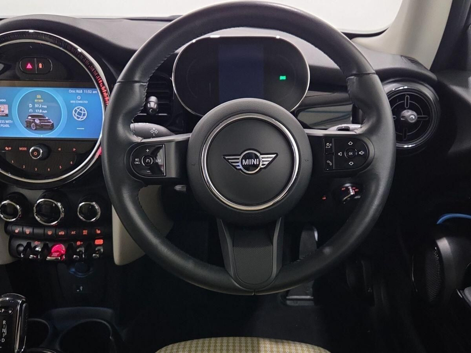 2024 MINI Hatch - image 5