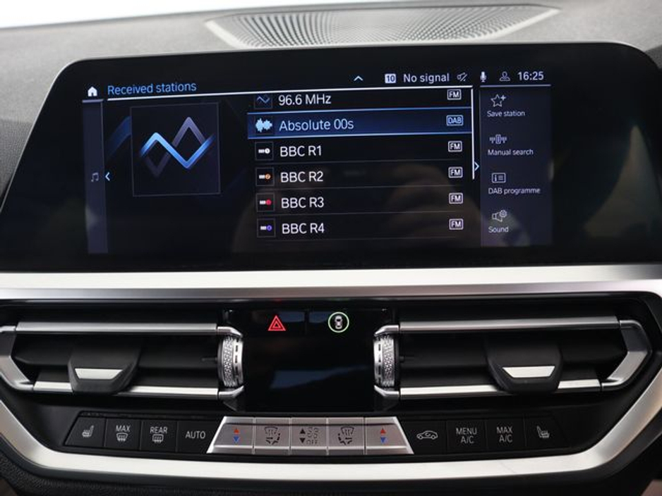 2021 BMW 3 Series - image 10