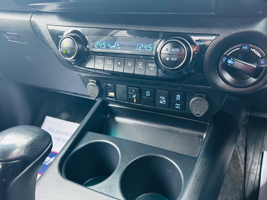 2021 Toyota Hilux - image 12