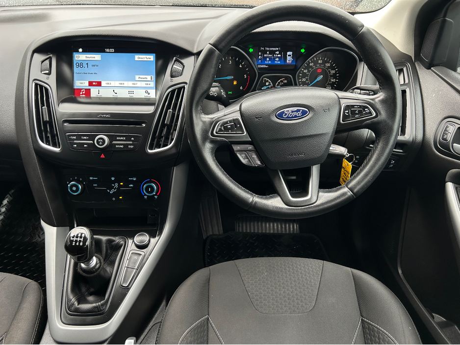 2017 Ford Focus - image 8