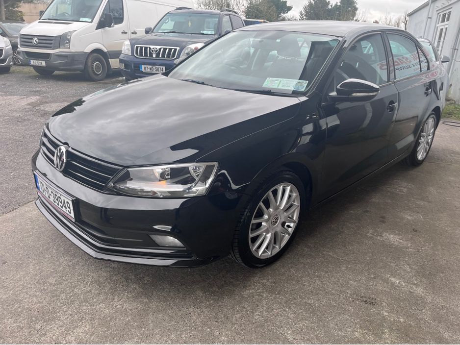 2017 Volkswagen Jetta - image 2