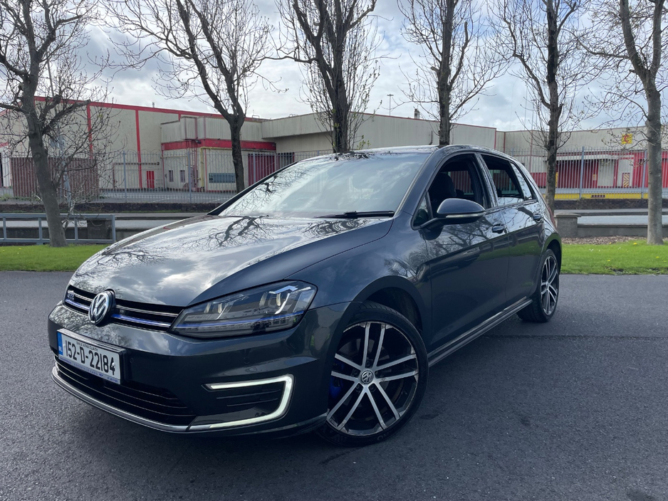 2015 Volkswagen Golf - image 12