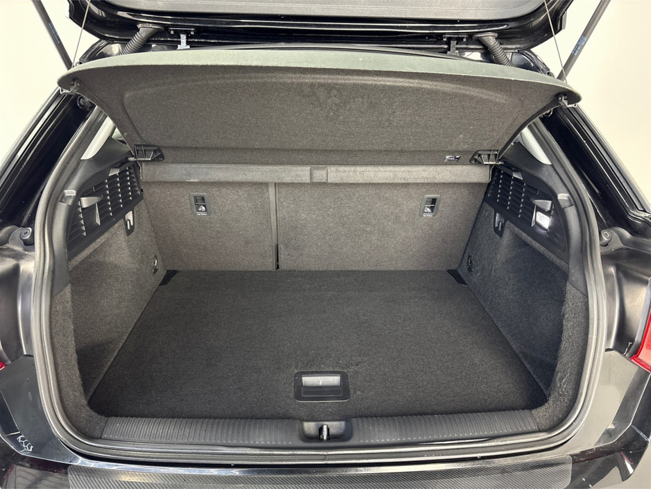 2020 Audi Q2 30 TFSI 116HP SE NEW NCT**MULTIFUNCTIONAL STEERING WHEEL**SEMI DIGITAL DASH**PARKING SENSORS**APPLE CARPLAY**DIGITAL MEDIA DISPLAY**AIR CONDITIONING**BLACK LEATHER INTERIOR** €21,995