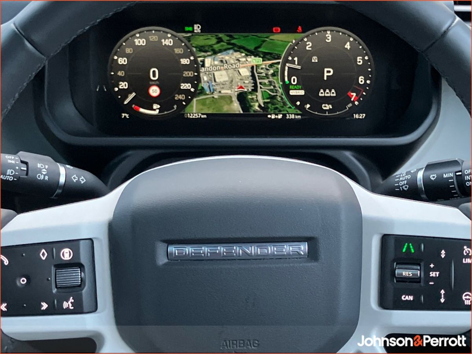 2025 Land Rover Defender 110 2.0 Si4 PHEV 300 PS S Campaign (Remainder of 5 year Manufacturer Warranty) €98,900