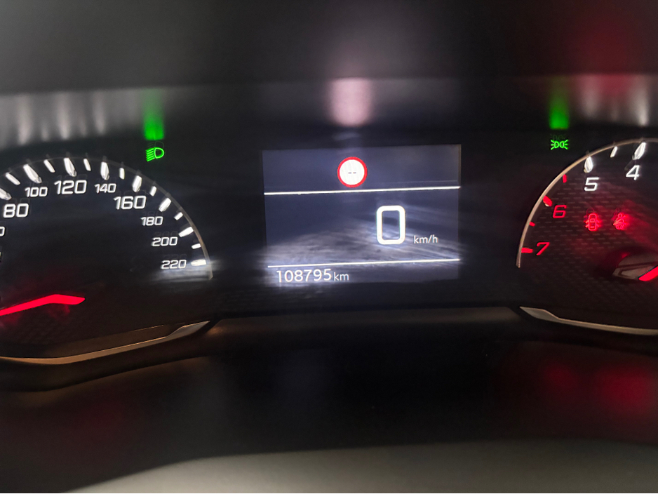 2023 Peugeot 208 - image 10