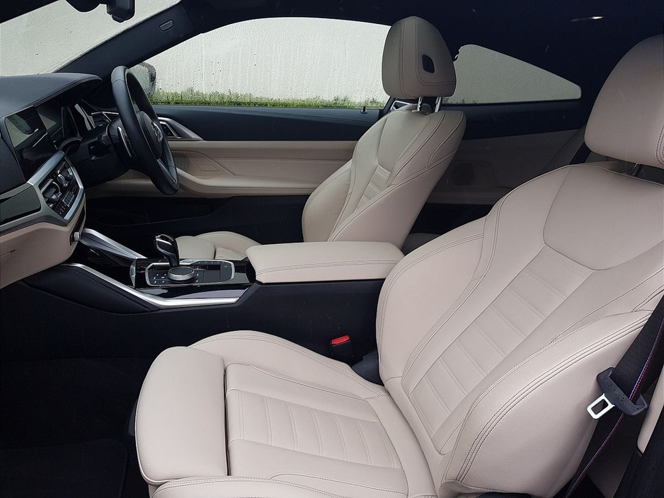 2022 BMW 4 Series - image 7