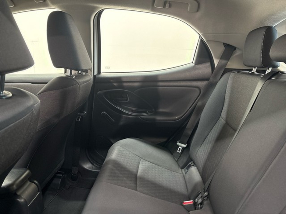 2022 Toyota Yaris - image 7
