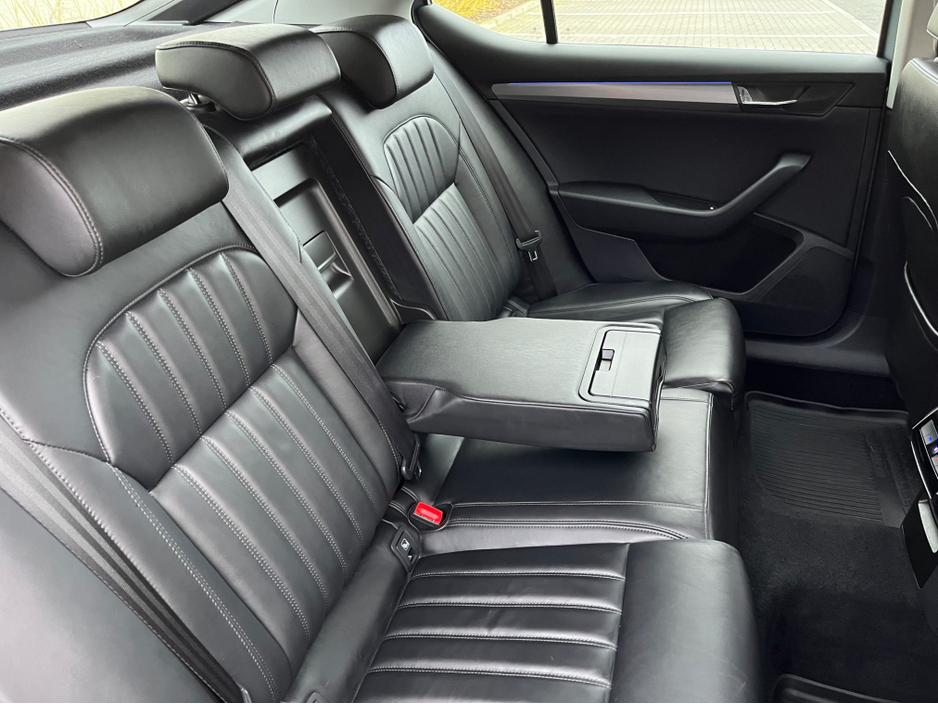 2016 Skoda Superb - image 7