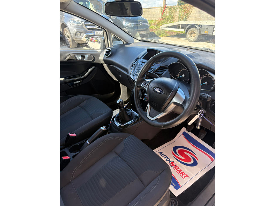 2016 Ford Fiesta - image 4