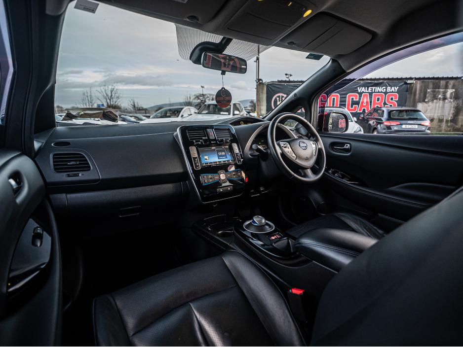 2016 Nissan Leaf - image 24