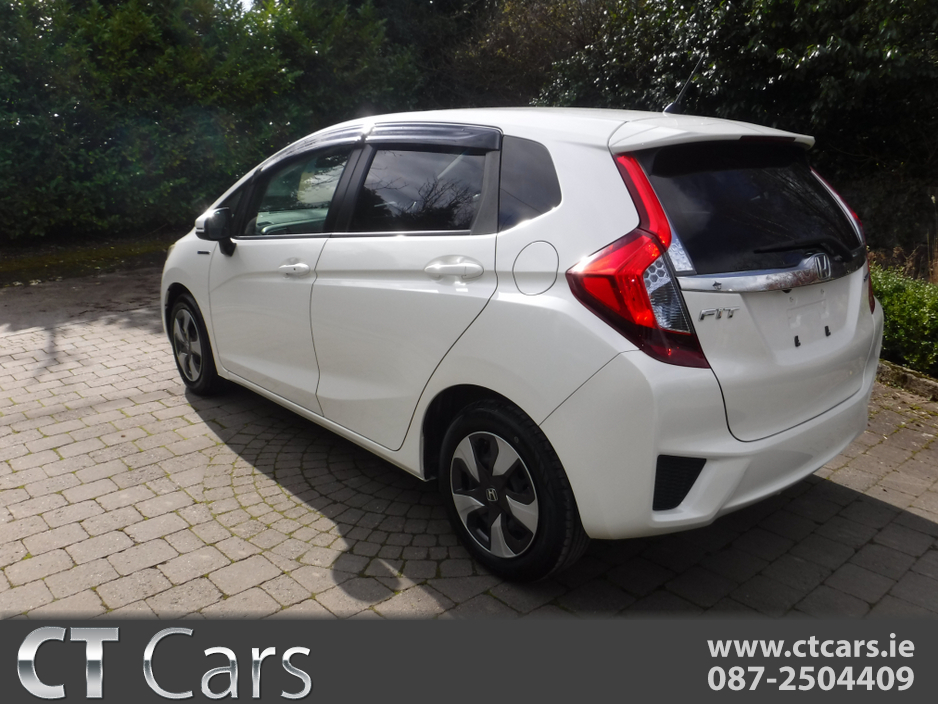2016 Honda Fit - image 4