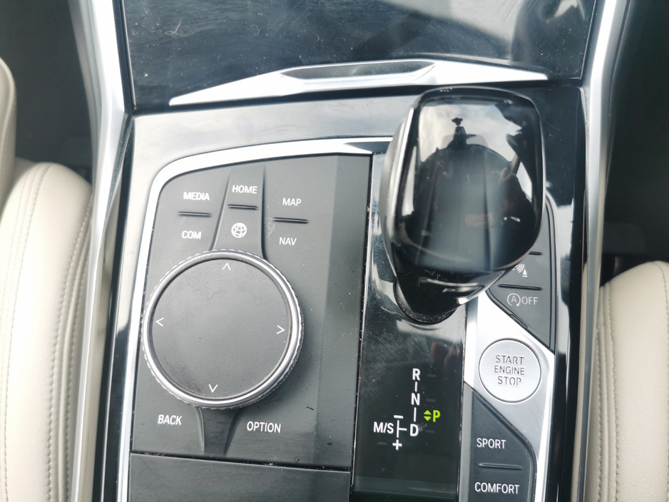 2019 BMW 3 Series - image 16