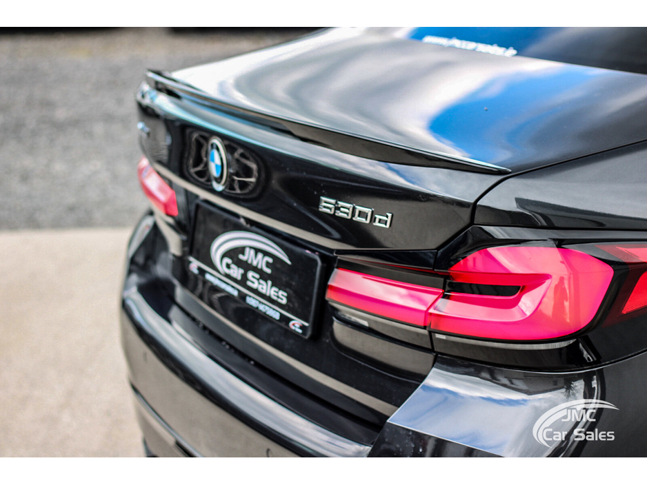 2021 BMW 5 Series - image 15