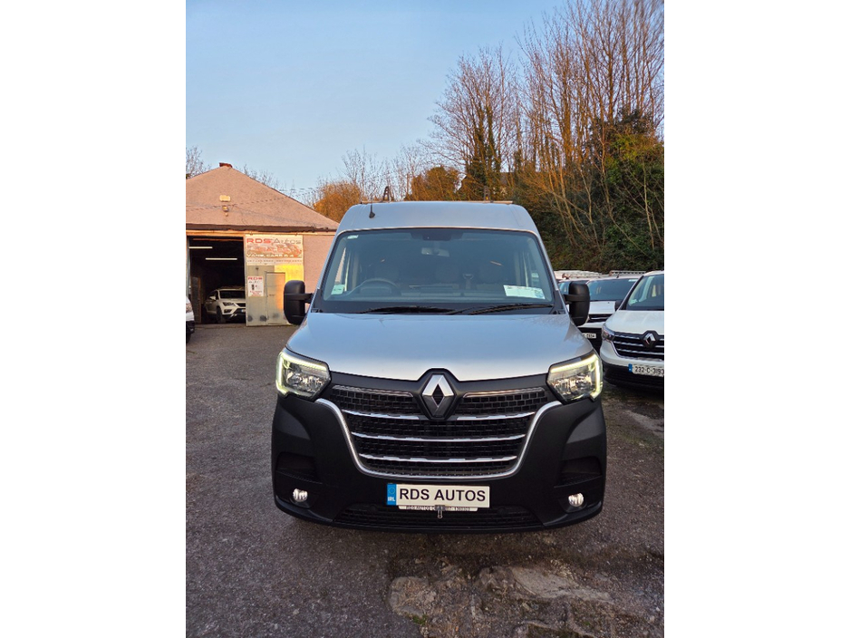 2023 Renault Master - image 2
