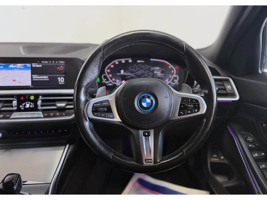 2021 BMW 3 Series - image 13