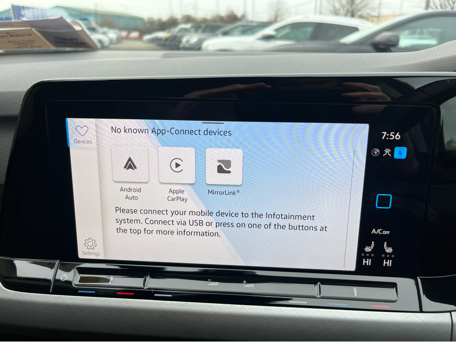 2022 Volkswagen Golf ADAVANCE AUTOMATIC 2.0 DIESEL //HEATED SEATS AND STEERING WHEEL//HEAD UP DISPLAY//REVERSE CAMERA//KEYLESS ENTRY// €27,950