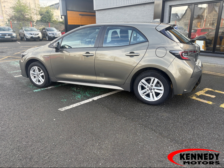 2019 Toyota Corolla - image 2