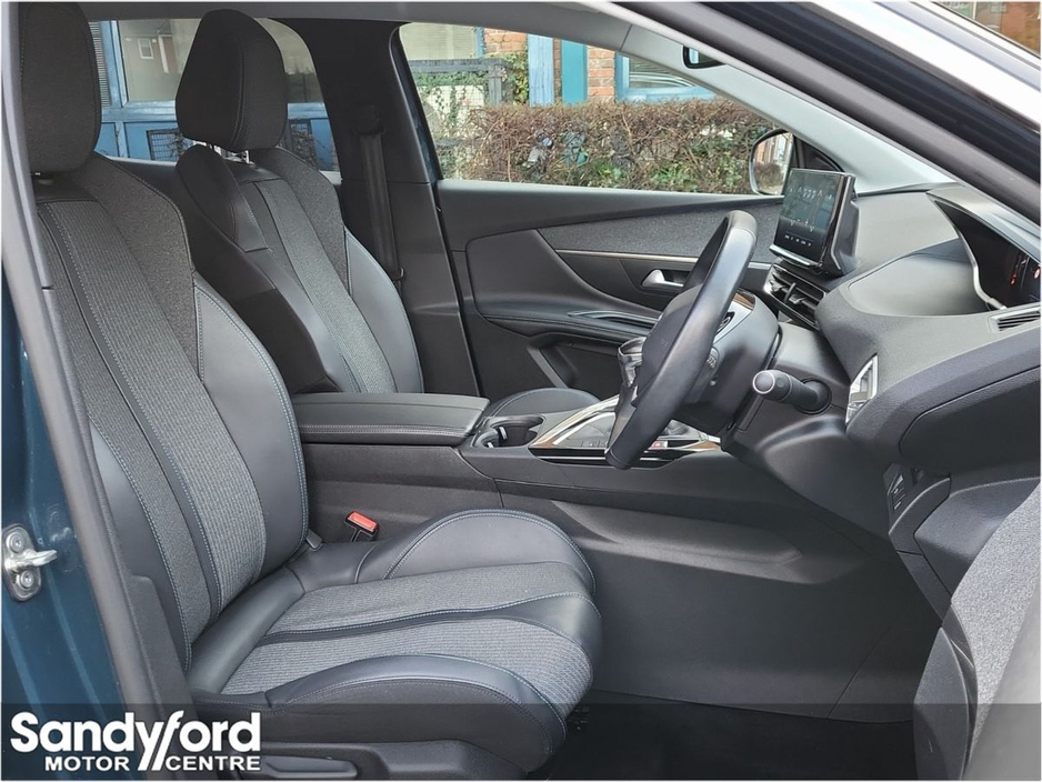 2023 Peugeot 3008 1.2 PureTech ALLURE*FSH* €31,950