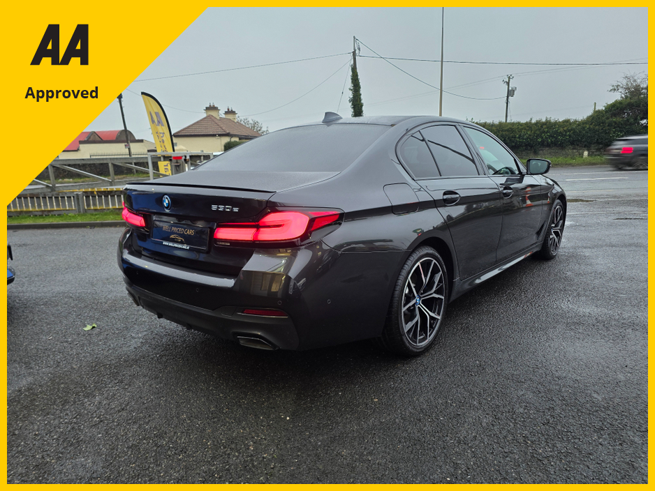 2022 BMW 5 Series - image 12