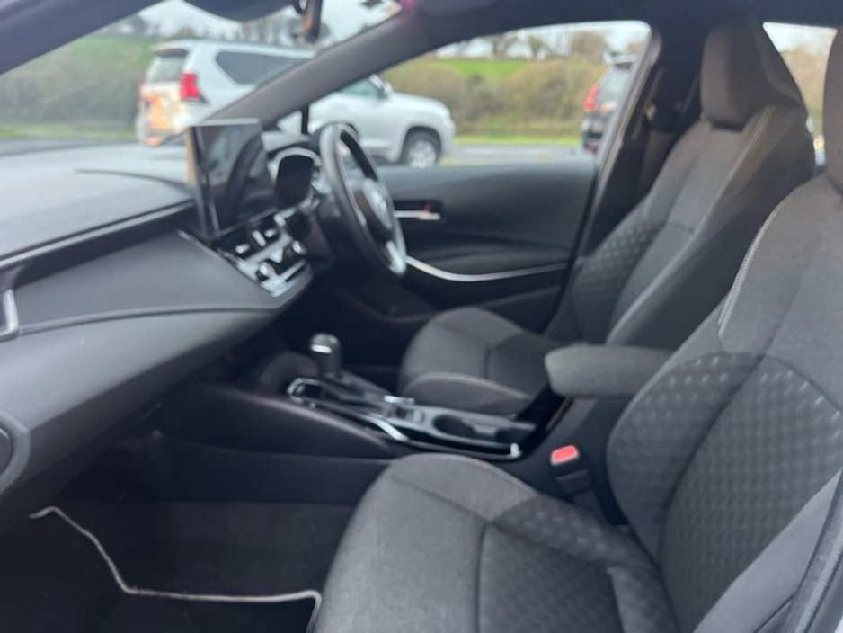 2025 Toyota Corolla - image 6