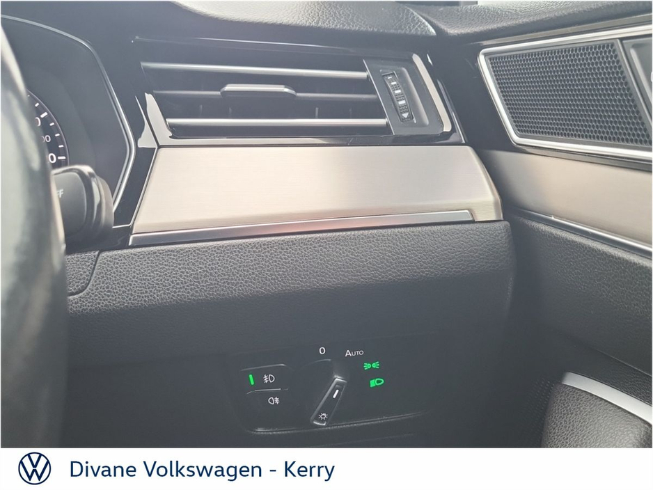 2018 Volkswagen Passat - image 19